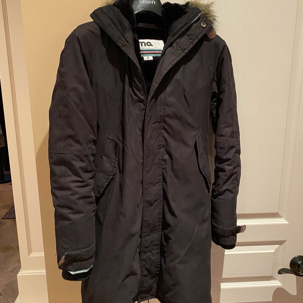 Aritzia TNA winter coat size small